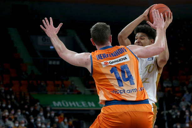 亲临现场 亲临现场